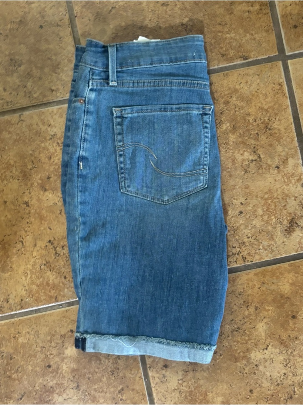 Signature by Levi Strauss Mid Rise Bermuda Blue Denim Jeans NWT - Picture 5 of 6